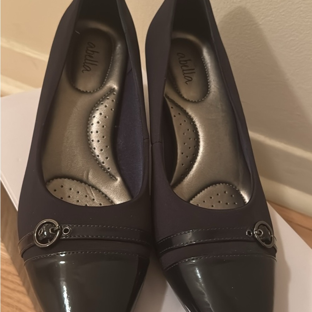 Abella Black Heels with Glossy Finish and Cushioned Insoles